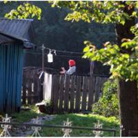 Коли на Великдень донька не приїхала додому, Катерина не на жарт розхвилювалася. Галина сказала, що є робота, яку вона залишити не може. Але плітки в селі поширюються швидко, то ж дійшла до Катерини