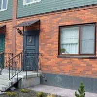 Мої свекри залишили своїм дітям шикарний спадок: будинок з двома виходами. Спеціально будували так, щоб після того, як їх не стане, все залишилося в двох рівних частках: для сина і для дочки.