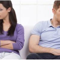 На вихідних ми інколи ходили в гості до свекрухи. Я сиділа в кімнаті, а чоловік з мамою закрилися на кухні. Якось випадково я підслухала їхню розмову – чоловік сказав матері, що цього разу йому вдал