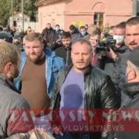 “Слуги Народу” приїхали на передову до наших бійців і не чекали такого теплого прийому. Ледви ноги винесли (відео)