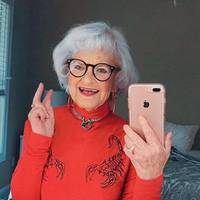 – Це огидно! – сказав чоловік приятельки, коли дізнався що втнула його теща. – Вона ж стара, тільки ганьбить себе і нас