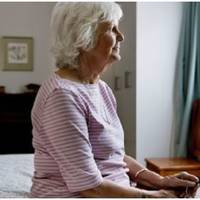 Леся попросила мене посидіти з онуком. Я погодилася, у мене був вихідний. Приїхала до них, Леся з молодшим поїхала у справах, а я випадково відкрила комод і знайшла папку з роздруківкою по кредиту.