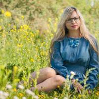 Петро мій був чоловіком видним, статним та розумним. Працював він начальником відділу на заводі. А я всі ці роки була звичайнісінька собі сіра домогосподарка: прала, готувала, терла та мила.