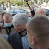 Викиньте цей непотріб і розходіться: Порошенко жорстко відреагував на опитування від Зеленського