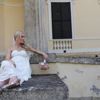 – Ану йдіть звідси! Я забороняю тобі виходити заміж за нього! – не витримав Надін тато, – Де це бачено, аби наречену в її домі так називали. А ти чого мовчиш носом хлюпаєш, – гримнув до майбутнього зя