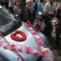 Олена сказала Сергієві, що його матері бачити на весіллі не хоче. Весілля буде дуже скромне. З розкоші передбачається тільки фотограф і кафе на десять чоловік.