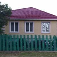 Я у себе на городі все виростила – і огірки, і помідори. Невістка в цей час за парканом квіти вирощувала. Я зібрала урожай, наварила компоту, варення, лечо, огірки-помідори, кабачки – все закатала.