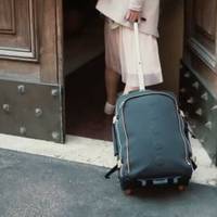 Я взяла речі і вийшла з валізою на вулицю. Першу ніч я спала на дитячому майданчику у дворі. Вранці сестра написала мені смс: «Вибач, що так вийшло, сподіваюся ти вже знайшла де жити. Цілую»