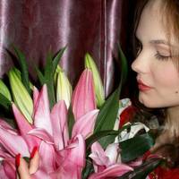 До свого чоловіка я поїхала жити за кордон. Він старший за мене на 20 років. У нас є донечка. У нас спочатку все було добре, а потім колишня дружина привела свого сина, щоб він жив у нас, я була вра