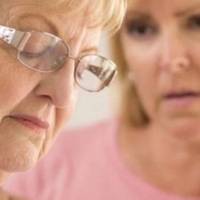 Я дуже багато років доглядала за своєю старенькою мамою. А діти мої дізнались нещодавно, що квартира від матері мені дісталась, то бігом прибігли, одне попереду другого.