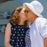 Моїй мамі 63 роки. І вона (увага!), зібралася заміж! Так-так, в свої 63 роки, совісті нуль