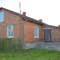 Як роки минули, а троє дітей мої виросли, я стала їх запрошувати в гості на свята з сім’ями. Але діти мої приходять в мій дім по черзі. Коли хоче прийти син, то телефонує і запитує чи сестер обох не