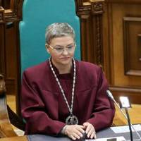 Російська пенсія і квартира за 13 мільйонів — Як живе родина Судді Конституційного Суду!