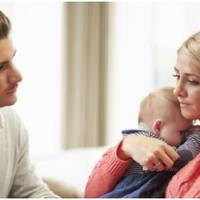 Одного разу я з сином поїхала до своєї мами на тиждень. Але син захворів і я повернулася швидше. Я зайшла додому і була ошелешена тим, що побачила – моя подруга Софія практично переселилася на час