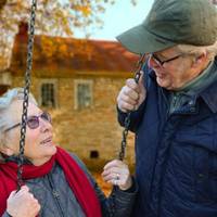 Я не хочу, щоб моя сваха приходила до нас в гості. Так і доньці і зятеві своєму сказала, щоб і ноги її не було у моєму домі. Якось я набралася сміливості і подзвонила їй, як людині, попросила допомог