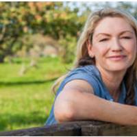 Таких людей, як моя свекруха, мало. Вона була для мене, як рідна мама. А зараз вона злягла і потрібно її забрати до нас. Але наша донька проти, а чоловік сказав, що сам піде до матері піклуватися про