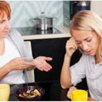 Мама нещодавно продала дачу. Набридло їй, бачте, в землі колупатися. А як же ягідки-помідорчики для мене і дітей? Раніше вона їх іноді з собою на дачу брала. На мої обурення, вона сказала: