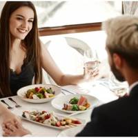 Коли після дорогої вечері нам принесли рахунок, Михайло схаменувся, мовляв, ой, я гроші забув, зараз принесу. Я відразу зрозуміла, що до чого.