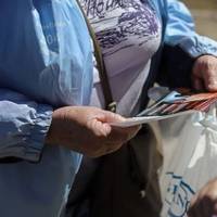 Мій син розлучився зі своєю дружиною не через зраду, а тому, що не був багатим бізнесменом. Вона просто виставила його зі своєї квартири з сумкою речей, хоч вклав він в цю квартиру дуже багато