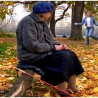 Внучка тягнеться до мене, а невістці це дуже не подобається. Тепер мені дозволено тільки приходити під час прогулянок, і то не кожен день, щоб «дитина не звикала». Не частіше одного разу на тиждень.