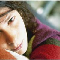 Про святкування срібного весілля Павло і чути нічого не хотів, то ж Галина вирішила зробити подарунок чоловікові. Новий телефон Галина старанно упакувала в яскраву обгортку з сердечками і чекала, кол