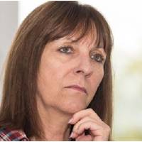 Причиною нашого розлучення стала зрада чоловіка. Жінка, яка нас розлучила, була колегою мого чоловіка. В свої 40 років вона ще жодного разу не була одруженою, дітей не мала, виглядала на 30.