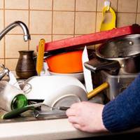 Приїхала якось моя сваха з села. Невістка моя Світлана донечку народила, от вона сказала, що допомагати буде і взяла квиток в один кінець.