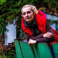 Сьогодні до нас мала приїхати колишня дружина мого чоловіка, привезти дочку на тиждень. Я хвилювалася, адже вони розлучилися через мене. Петро з нею зайшов в коридор. “Боже, як себе вести?