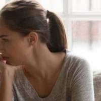 Дуже багато років батьки Катерини виплачували кредит, вони квартиру хотіли. Кожна копійка була на рахунку. Бабуся маму Каті сварила постійно, мовляв, нащо ви влізли в цю боргову яму, коли є дах над