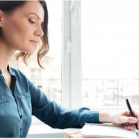 В суботу чоловік з сином пішли погуляти, я зайнялася прибиранням. На підлозі лежав щоденник тренувань чоловіка, я не втрималася і відкрила його, майже в кінці я знайшла кілька сторінок