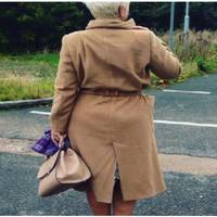 Віра з Вадимом прийшли до Ірини Дмитрівни в гості якраз в той момент, коли вона посилку розпаковувала. І приміряла купу яскравих суконь і синові з невісткою показувала.