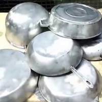 Ось як мама вчора відчиистила всі сковорідки в селі! Це неймовірний ефект!