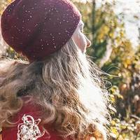 Коли я познайомився з Настею, то дуже не хотів зустрічатися з нею. Вона постійно мені телефонувала і запрошувала на побачення. Я відмовлявся. Та якось вона приїхала в наше місто до своєї однокурсниці