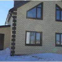 Наші батьки почали цього літа будинок будувати. І це при тому, що у них є квартира в місті. Ми з братом виплачуємо кредити, а вони будинок будують! Ну хіба люблячі батьки так себе поводять