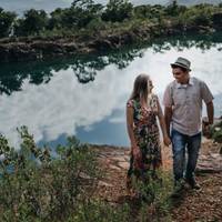 Руслан кохав мене, просив стати його дружиною. Я теж кохала його багато років, але заміж за нього не пішла. Він був з дуже бідової сім’ї, я теж все життя бідувала, тому такого життя більше не хотіла.