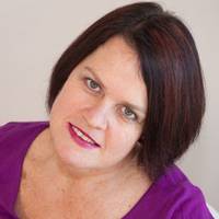 У моєї свекрухи є три невістки. З тими своїми невістками свекри спілкувалися, запрошували їх на всі свята. Батьки чоловіка давали гроші своїм молодшим синам, допомагали будуватися.