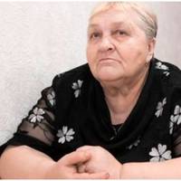 Дочка з зятем і дітьми живуть в нашому будинку, але їм цього замало. Донька ще хоче, щоб ми їм з кредитом допомагали і з дітьми сиділи, поки вони працюють.