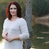 Мама прийшла з роботи ввечері, сіла на ліжко і запитала у мене, чи я не проти якщо вони з татом розлучаться. Я тоді була ще малою, думала, що мама знає, що робить, я не була проти.