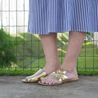 В той вечір було холодно, але ми навіть одягнутися не встигли, вибігли з мамою на вулицю. Коли мама побачила, що я в одній піжамі, хотіла піти додому, щоб взяти мені теплий одяг, та тато не впустив.