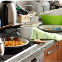 Я прийшла з роботи і не знала, за що хапатися: готувати вечерю чи прибирати той безлад, який навів вдома чоловік. Я думаю про розлучення, бо більше не можу терпіти небажання чоловіка прибирати за соб