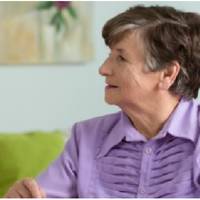 Тетяна Петрівна отримала в спадок будинок в селі, продала – і гроші розділила між двома своїми дочками навпіл. Хоча всі думали, що вона все віддасть молодшій, як менш забезпеченій.