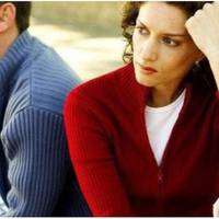 Після розлучення ми з чоловіком продовжували жити в одній квартирі. Розлучилися з чоловіком, ну і що – тільки життя йому полегшила. Я з дітьми, а він їй тепер нічим нам не зобов’язаний – живе як сусі