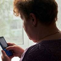 Нещодавно у мене був ювілей. Діти прийшли, вони у мене небагаті. Зять подарував один лотерейний квиток. І все! Сіли за стіл, як годиться, я виставила все найкраще для них.