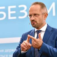 Безсмертний: відселити з ОРДЛО лояльних до української влади людей, тоді електроенергію, газ, воду перерізали і поставили крапку.