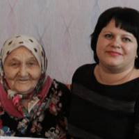 Мої сусудці сьогодні 90 років, так як це ювілей я вирішала піти привітати її. Купила тортик і відправилась до неї, але коли я ступила за поріг, я не змогла стримати сліз..