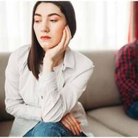 Я заміжня три роки, а нещодавно мені у спадок перейшла однокімнатна квартира від дідуся. Так як свого житла у нас немає, чоловік пропонує продати її, і вкласти виручені гроші в покупку нашої спільної