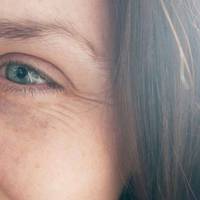 Подруга моя Тетяна, 39-ти років, яка вже була розлучена, зустріла 42-річного, двічі розлученого Андрія. У Андрія є дочка від першого шлюбу. Їй 21 рік, нещодавно вона вийшла заміж, вже має свою дитину