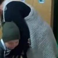 Кричала і шарпала: у Полтавській області вихователька буквально «втрясала» у штани дитину, яка не хотіла вдягатися (відео)