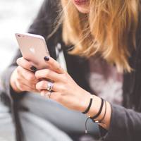 Увечері подзвонив тато моїх дітей і відчитав мене, як школярку. Зажадав, щоб я принесла свої вибачення його коханій жінці, без п’яти хвилин дружині. Тобто, вона у мене чоловіка повела, а я ще й вибача