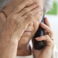 Я невістку незлюбила відразу. З бідної родини, мовчазна якась. На своєму бідному весіллі сиділа тихо, сок пила, очі тихенько опускала. Свати сперечалися зі своїми родичами.